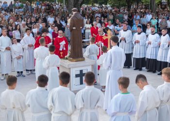 Ljubuški: Don Dražen Radigović predslavio osmi dan devetnice sv. Anti
