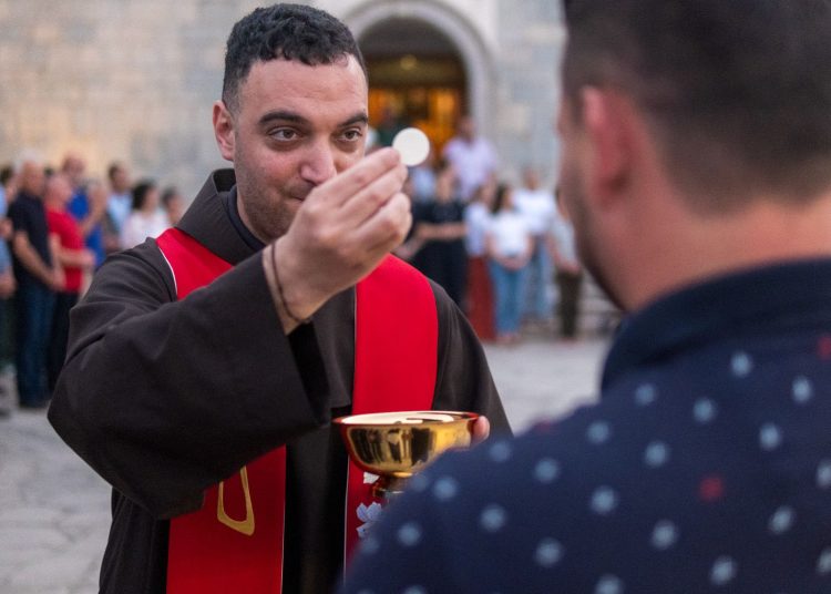 Ljubuški: Don Dražen Radigović predslavio osmi dan devetnice sv. Anti
