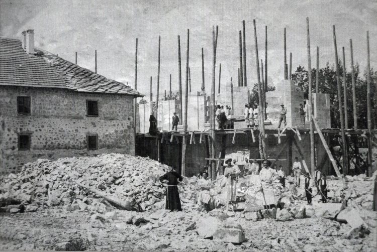 Iz prošlosti Širokog Brijega: Povijesna fotografija i popis milodara za gradnju crkve