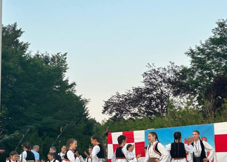 Široki Brijeg: Održana večer folklora “Kočerinom kolo igra, a pisma se ori”