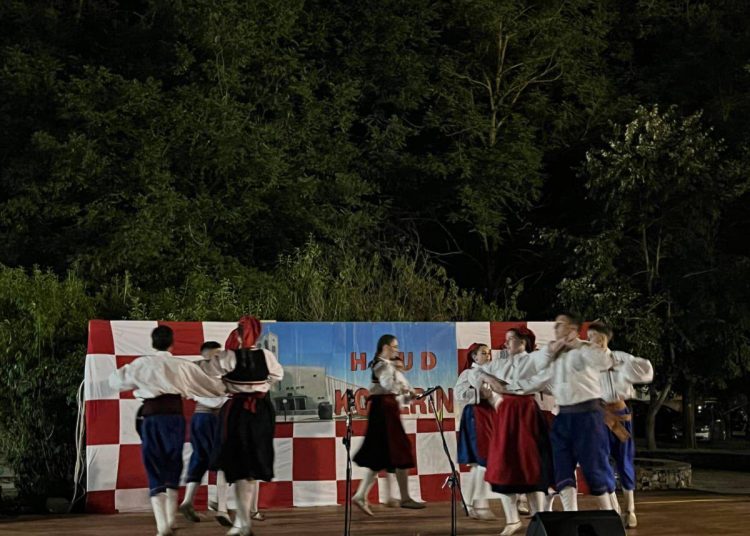 Široki Brijeg: Održana večer folklora “Kočerinom kolo igra, a pisma se ori”