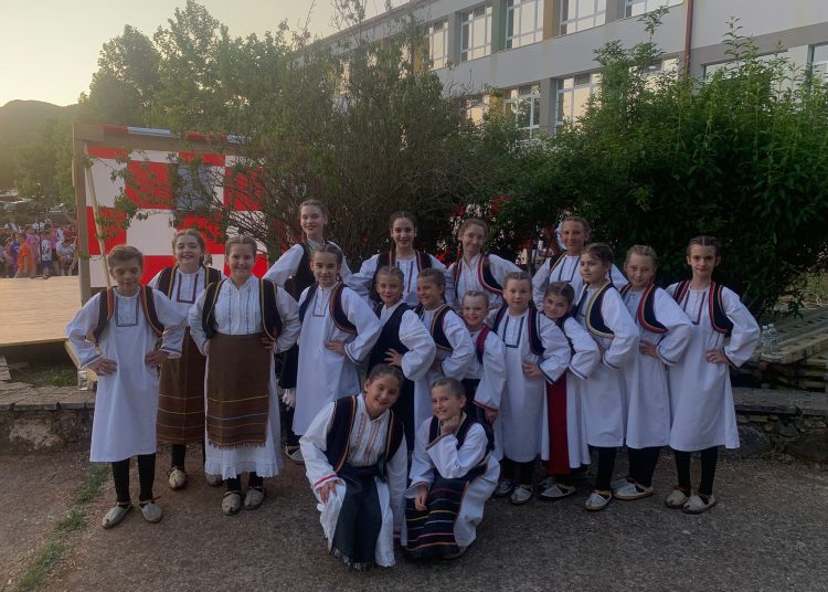 Široki Brijeg: Održana večer folklora “Kočerinom kolo igra, a pisma se ori”