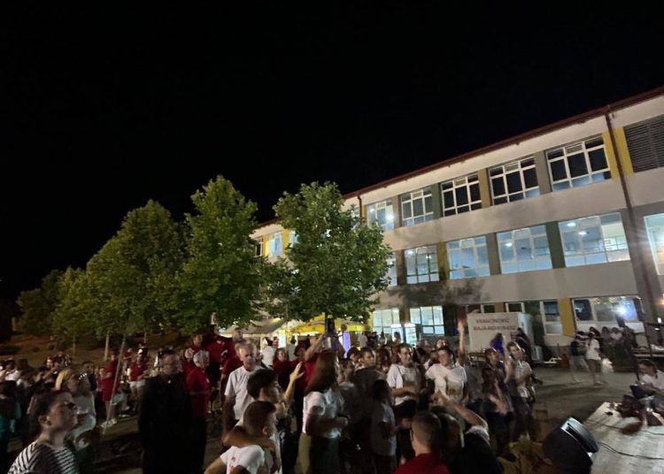 Široki Brijeg: Održana večer folklora “Kočerinom kolo igra, a pisma se ori”