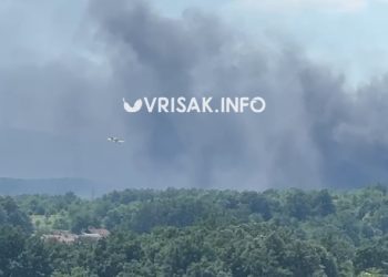Air Tractor nad Visokom Glavicom: Požar guma u Širokom Brijegu gasi se i iz zraka