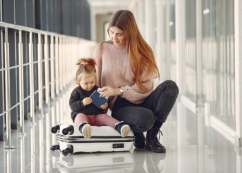 Ako putujete iz BiH s djetetom, provjerite treba li vam suglasnost drugog roditelja