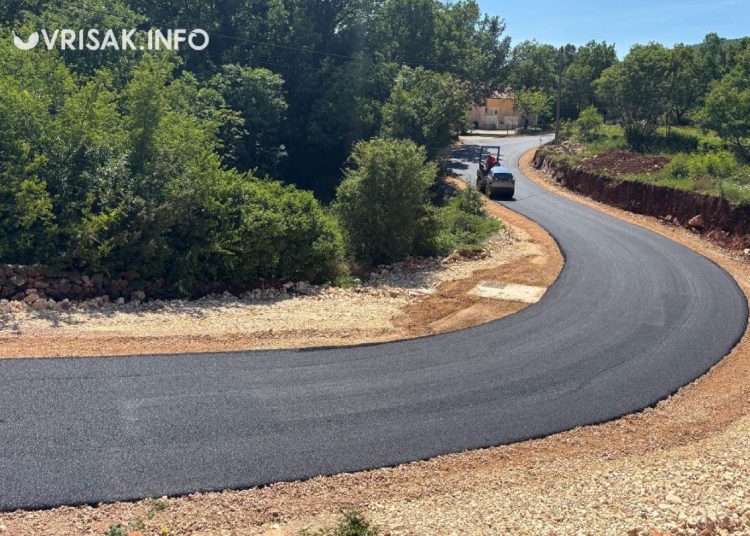 Široki Brijeg: Počeli radovi asfaltiranja u Ljubotićima