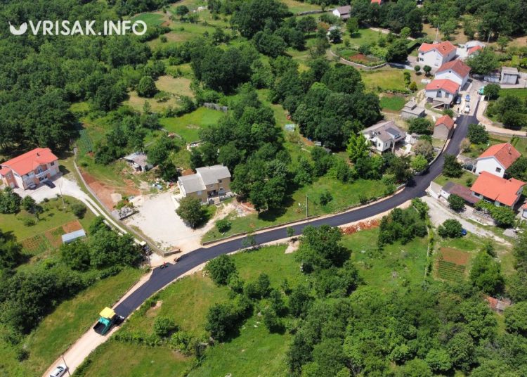 Široki Brijeg: Počeli radovi asfaltiranja u Ljubotićima