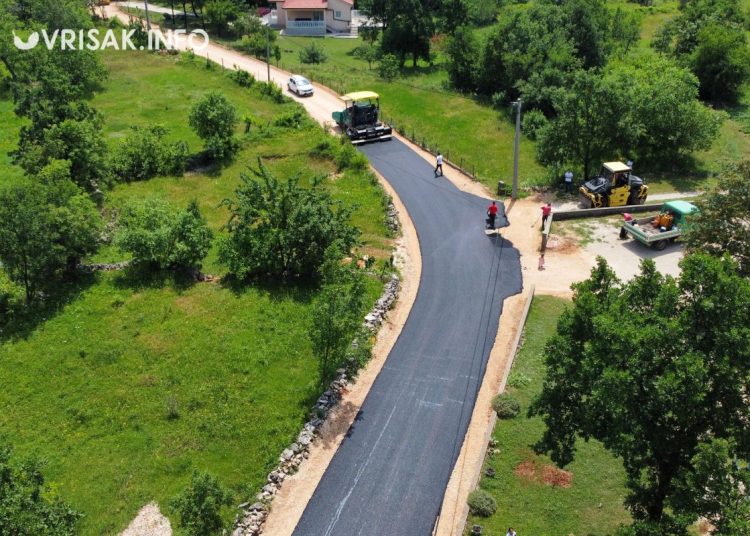 Široki Brijeg: Počeli radovi asfaltiranja u Ljubotićima