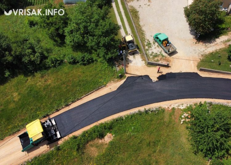 Široki Brijeg: Počeli radovi asfaltiranja u Ljubotićima