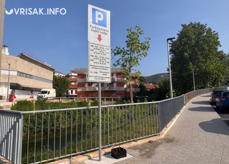 Široki Brijeg: Postavljene table s cijenama parkinga, uskoro i aparati za naplatu