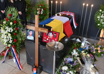 Dirljiv ispraćaj Tonija Hercega, časnika koji je poginuo u Ukrajini