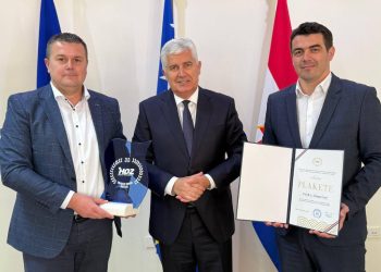 Dragan Čović dobio plaketu za doprinos radu GO HDZ-a BiH Mostar