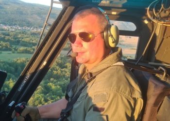 Grude: Piloti OS BiH spasili ženu iz smrskanog vozila pa nastavili gasiti požar