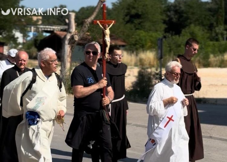 Rijeka vjernika u Hodnji mira od Humca do Međugorja