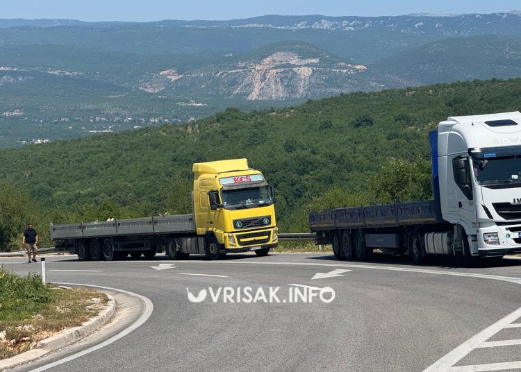 Široki Brijeg: Na Privalju se rasuo teret s kamiona