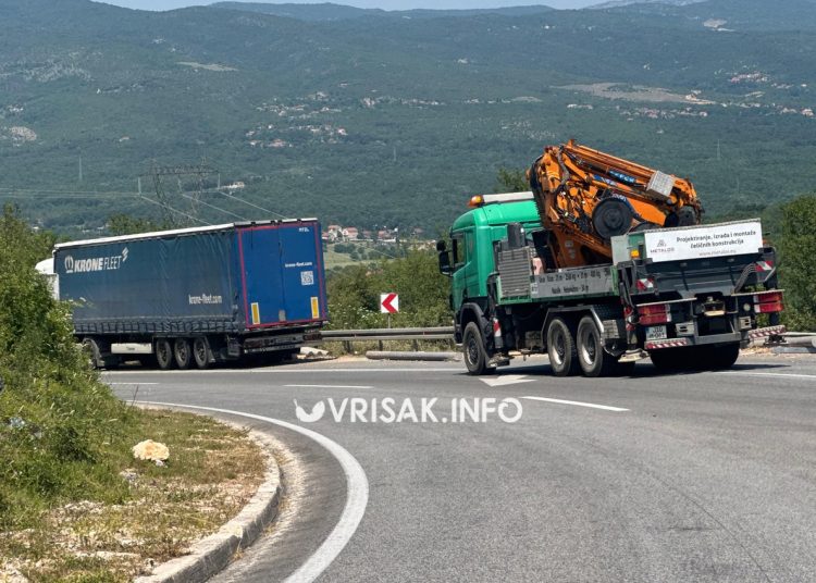 Široki Brijeg: Na Privalju se rasuo teret s kamiona