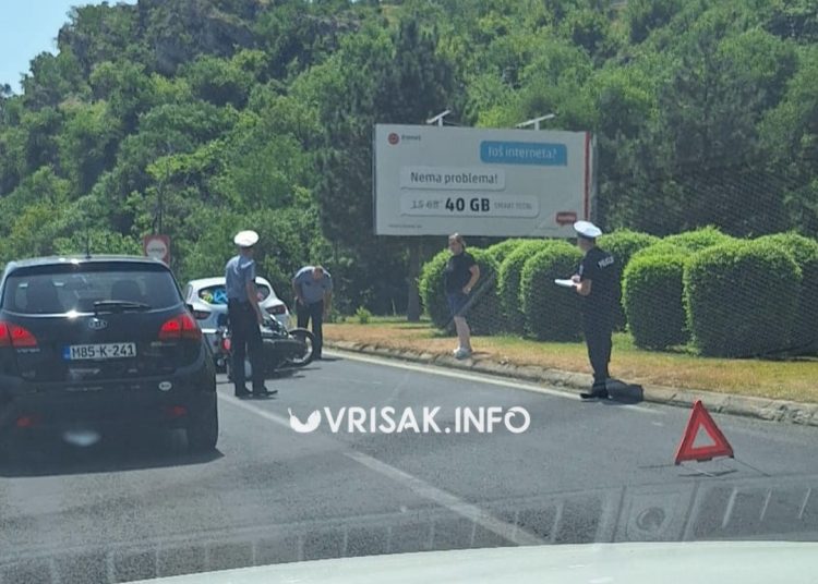 Prometna nezgoda u Mostaru: Sudarili se automobil i motocikl