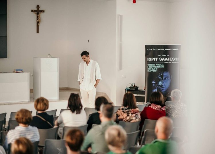 Monodrama „Ispit savjesti“ Roberta Kurbaše izvedena u Širokom Brijegu