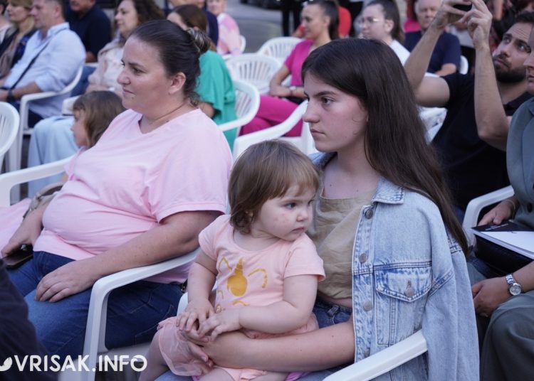 Čuvarice oduševile Široki Brijeg koncertom tradicijske glazbe