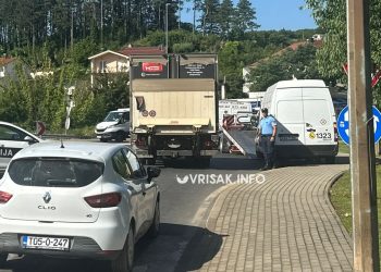 Široki Brijeg: Kvar kombija u kružnom toku uzrokovao prometni zastoj