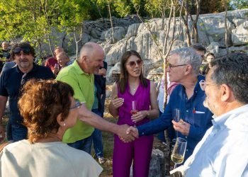 Ljubušak Drago Čolak impresionirao svijet: Dvadeset godina gradi put kroz krš