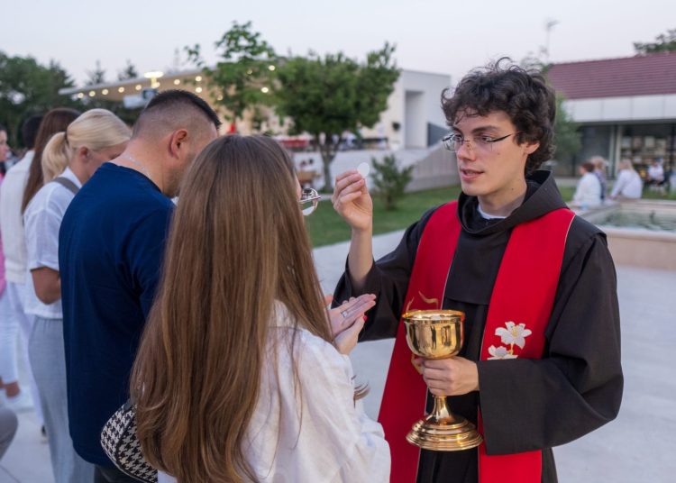 Foto: Franjevački samostan i Župa sv. Ante Padovanskog Humac - Ljubuški