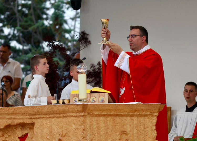 Foto: Franjevački samostan i Župa sv. Ante Padovanskog Humac - Ljubuški