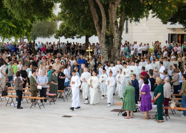 Foto: Franjevački samostan i Župa sv. Ante Padovanskog Humac - Ljubuški