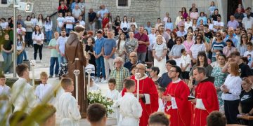 Foto: Franjevački samostan i Župa sv. Ante Padovanskog Humac - Ljubuški