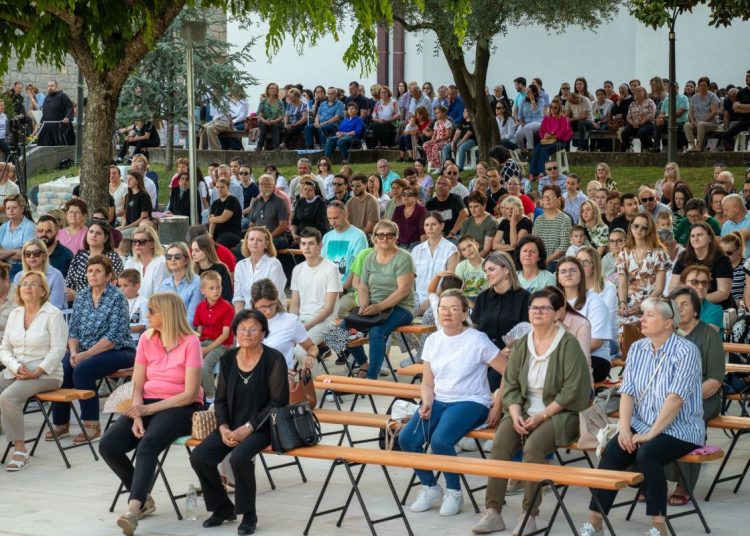 Foto: Franjevački samostan i Župa sv. Ante Padovanskog Humac - Ljubuški