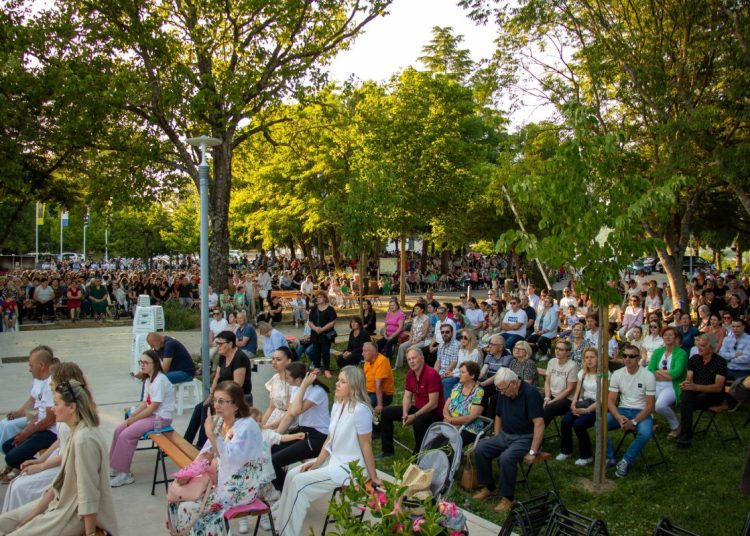 Foto: Franjevački samostan i Župa sv. Ante Padovanskog Humac - Ljubuški