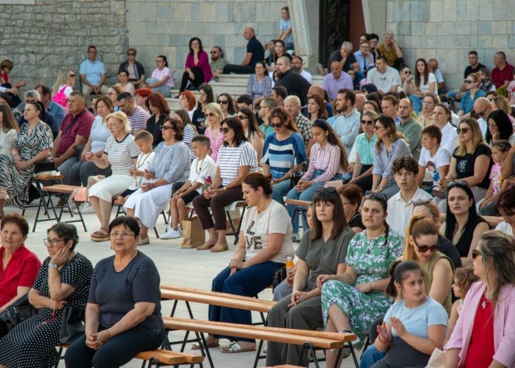 Foto: Franjevački samostan i Župa sv. Ante Padovanskog Humac - Ljubuški
