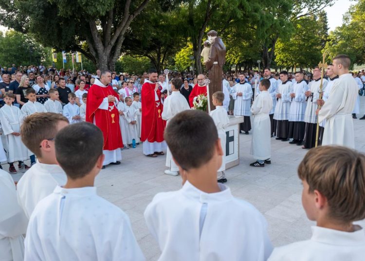 Foto: Franjevački samostan i Župa sv. Ante Padovanskog Humac - Ljubuški