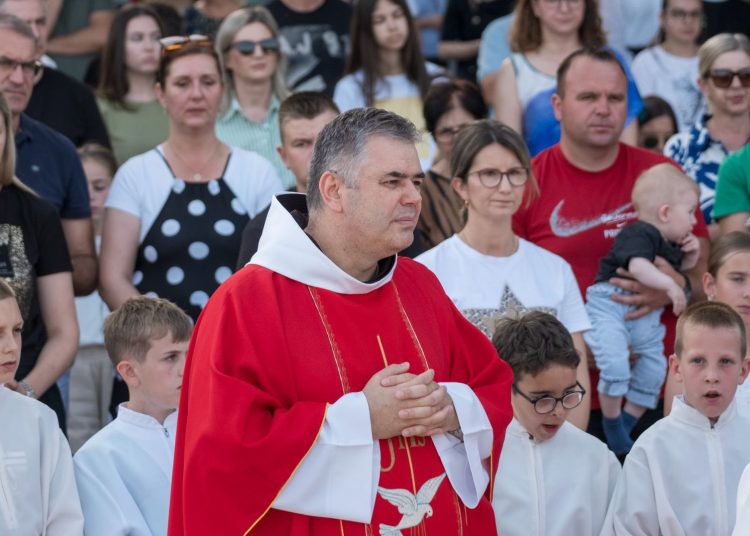 Foto: Franjevački samostan i Župa sv. Ante Padovanskog Humac - Ljubuški