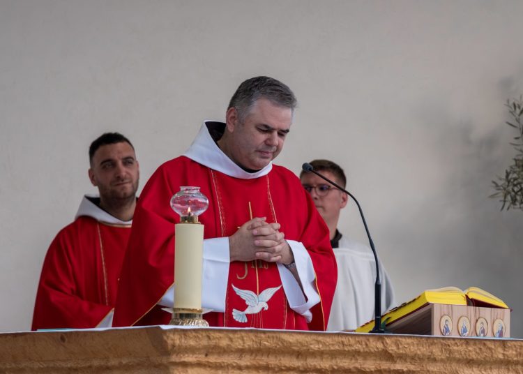 Foto: Franjevački samostan i Župa sv. Ante Padovanskog Humac - Ljubuški