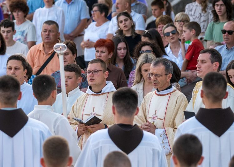 Foto: Franjevački samostan i Župa sv. Ante Padovanskog Humac - Ljubuški