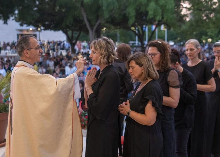 Foto: Franjevački samostan i Župa sv. Ante Padovanskog Humac - Ljubuški