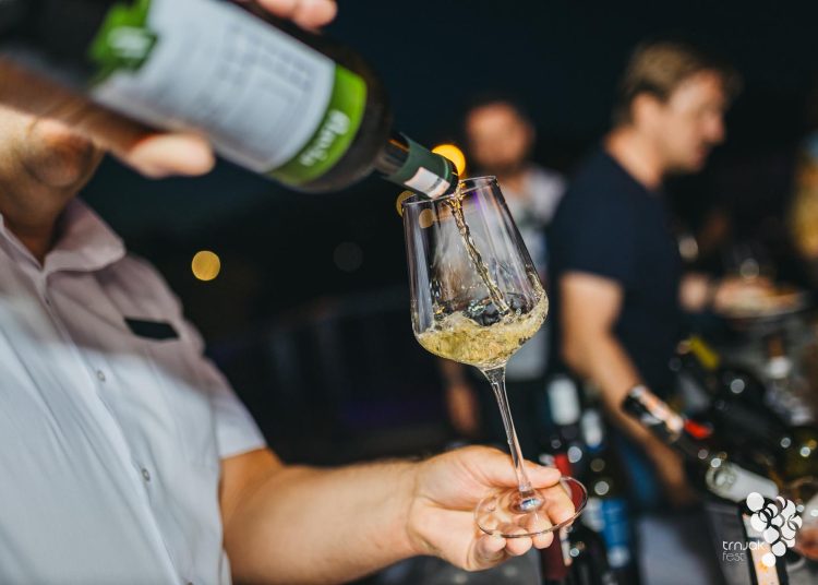 Ljubuški: Trnjak Fest okupio brojne zaljubljenike u vino