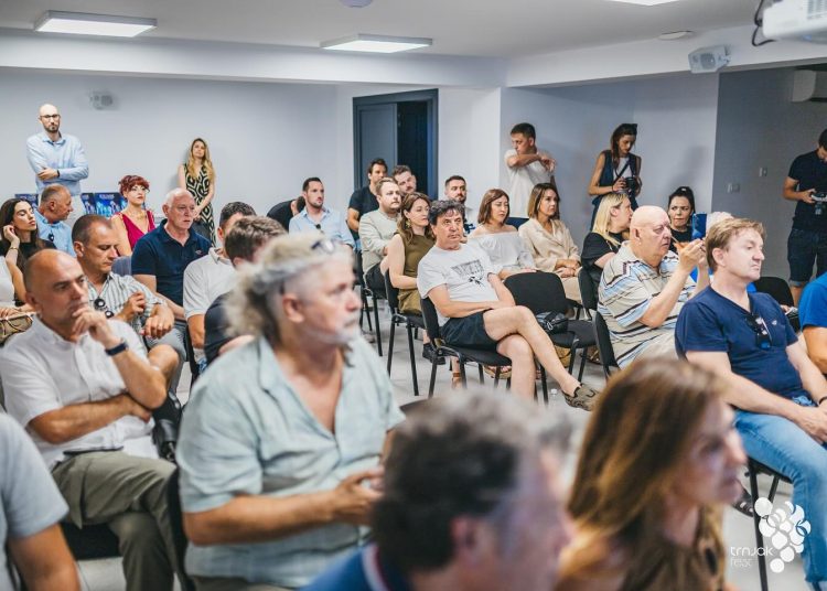 Ljubuški: Trnjak Fest okupio brojne zaljubljenike u vino