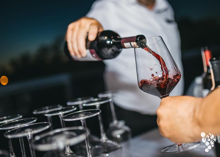Ljubuški: Trnjak Fest okupio brojne zaljubljenike u vino