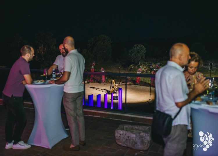 Ljubuški: Trnjak Fest okupio brojne zaljubljenike u vino