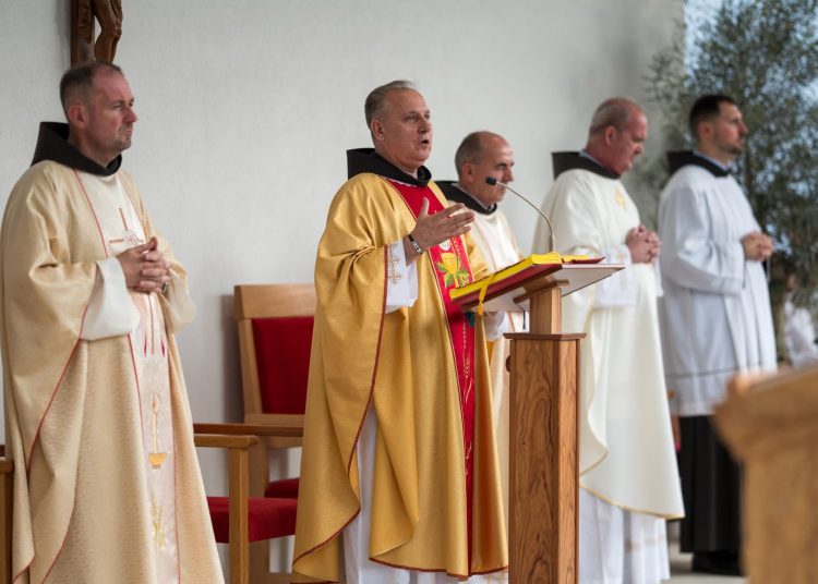 Foto: Franjevački samostan i Župa sv. Ante Padovanskog Humac - Ljubuški