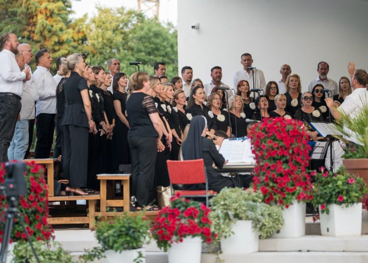 Foto: Franjevački samostan i Župa sv. Ante Padovanskog Humac - Ljubuški