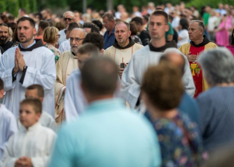 Foto: Franjevački samostan i Župa sv. Ante Padovanskog Humac - Ljubuški