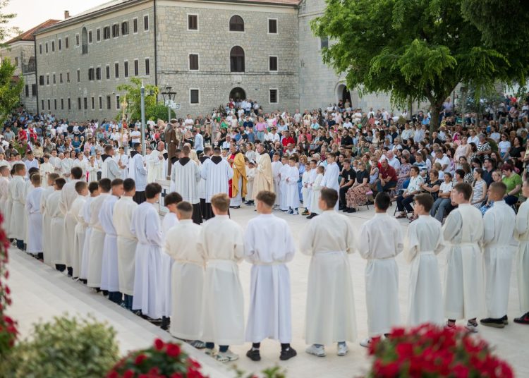 Foto: Franjevački samostan i Župa sv. Ante Padovanskog Humac - Ljubuški