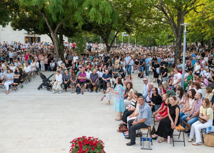 Foto: Franjevački samostan i Župa sv. Ante Padovanskog Humac - Ljubuški