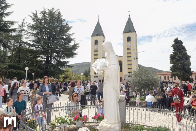 Međugorje u molitvi i pripravi za 44. godišnjicu Gospinih ukazanja