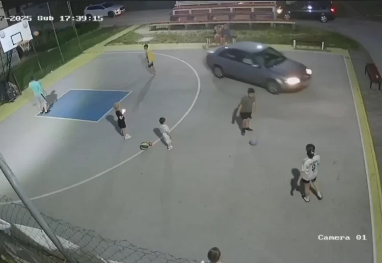 Mladić autom uletio na igralište puno djece u Bugojnu