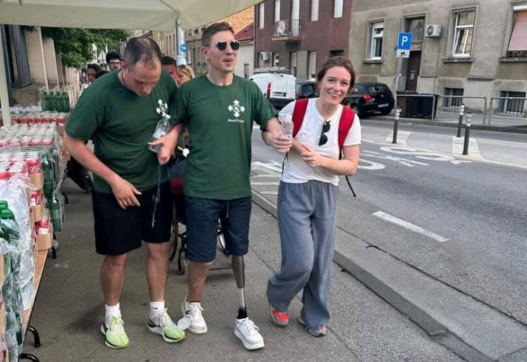 Mladić bez noge i obiju šaka hodočastio 16 kilometara svetom Anti