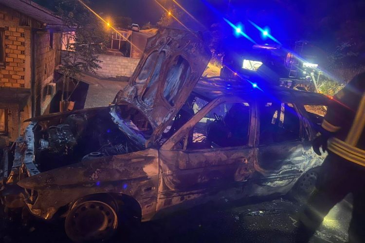 Mostarski vatrogasci intervenirali u Rodoču: Požar uništio više vozila